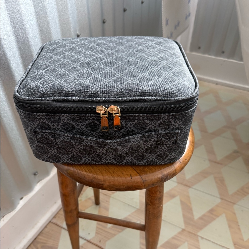 Makeup Vanity Case - image 1